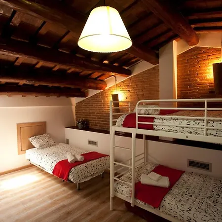 Hostel Coroleu House *