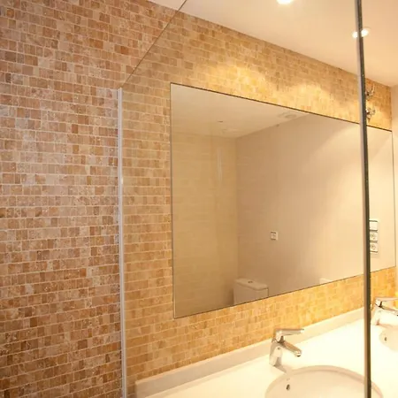 אכסניה Coroleu House *